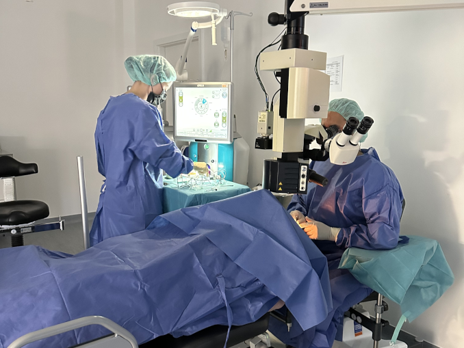 Dr. bei einer OP Foto: Dr. bei einer OP
